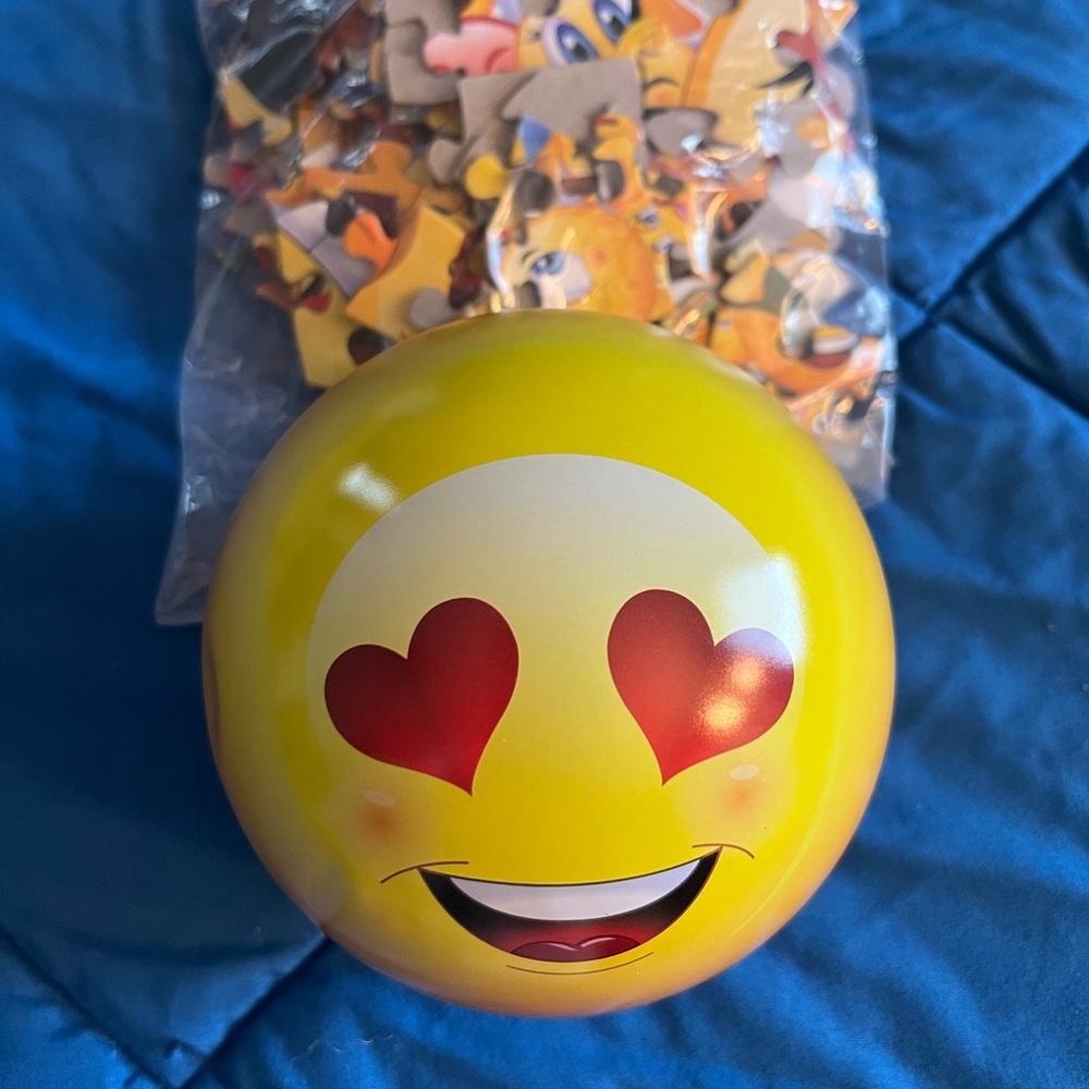 100 Piece Emoji Puzzle in Storage Tin